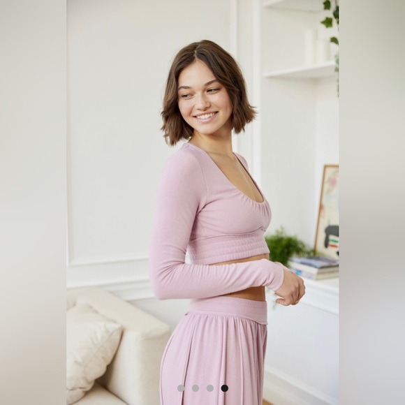 🌼💗Urban Outfitters. Cozy seamed long sleeve top. - Picture 5 of 6